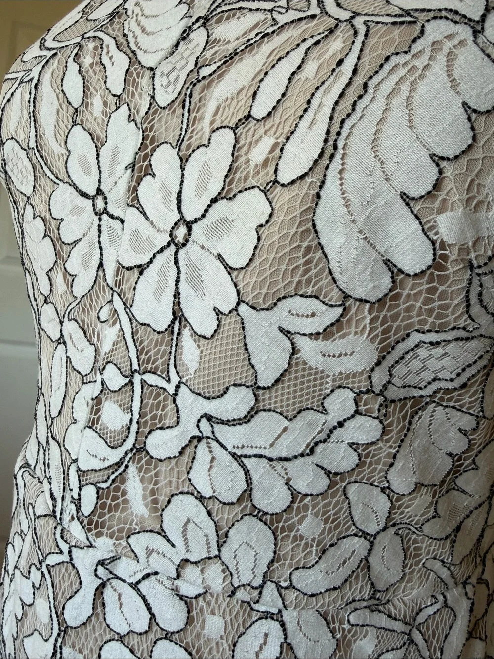 Elegant White Lace Overlay Sheath Dress Size M - Picture 3 of 4